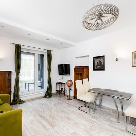 Nadwislanska 11 Apartment With Garden Krakow Bagian luar foto
