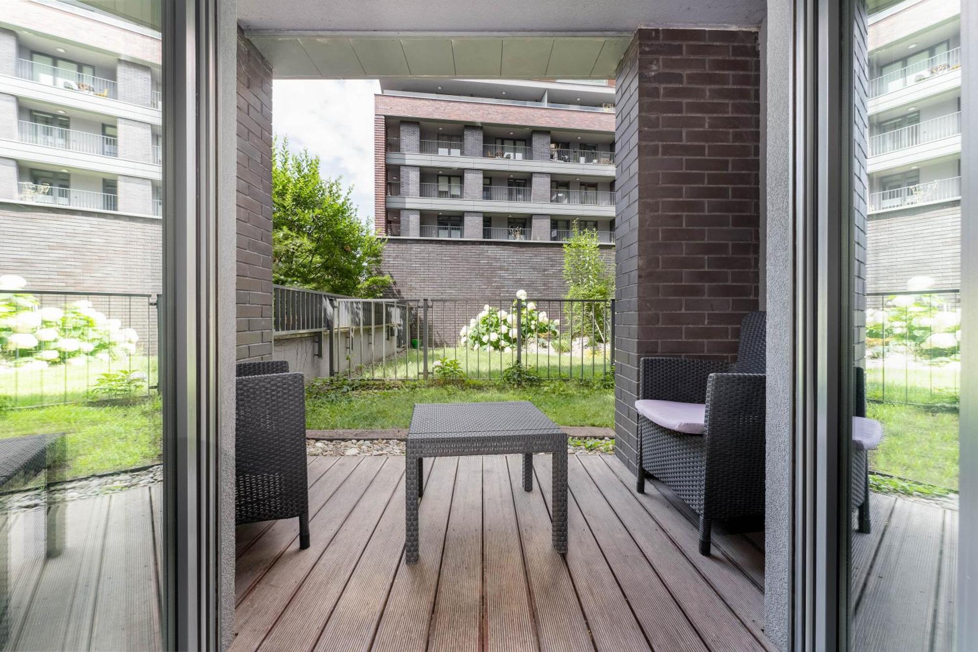 Nadwislanska 11 Apartment With Garden Krakow Bagian luar foto