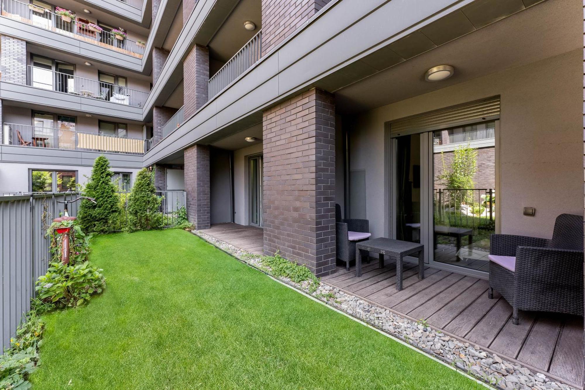 Nadwislanska 11 Apartment With Garden Krakow Bagian luar foto