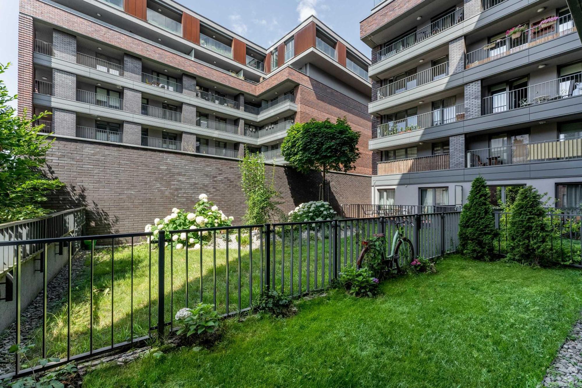 Nadwislanska 11 Apartment With Garden Krakow Bagian luar foto